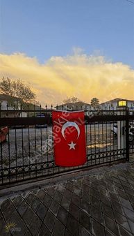 Ladies Emlak'tan Havuzlu Site İçerisinde Eşyalı Daire