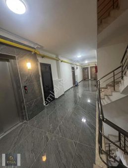 Burhanıye Bahçeli Evlerde Satılık 2+1 Kapalı Mutfak Daire