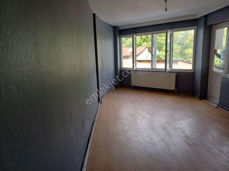 İzmir Menderes Merkezde Büyük 3+1 Doğalgazlı Arakat Daire