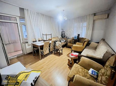 Day House Gayrimenkulden Yunus Emre Mahallesi'nde Fırsat Ara Kat