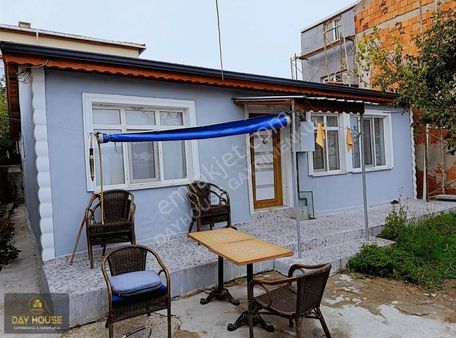 Day House Gayrimenkul'den İçinde Yapısı Olan Yatırımlık Yer