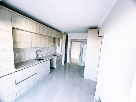 Kayalarda Demirdağ Ve Erolkaya Caddesi Yakını Satlık 4+1 Daire