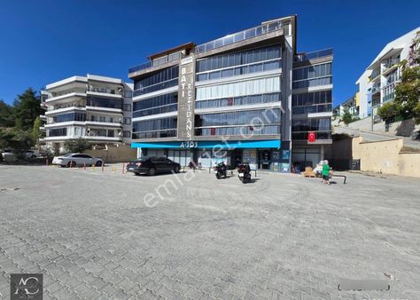 Aclass'dan Kusadasında Satılık Ana Yol Uzerınde Kurumsal Kıracılı 615 M2 İş Yerı