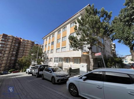 Dikmen'de Satılık 2+1 Giriş Kat Daire