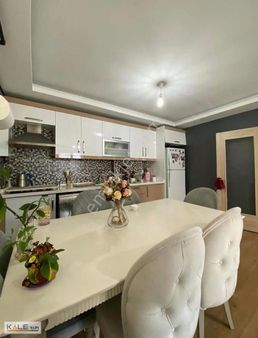 Metrobüsün Dibinde Satılık 2+1 Arakat