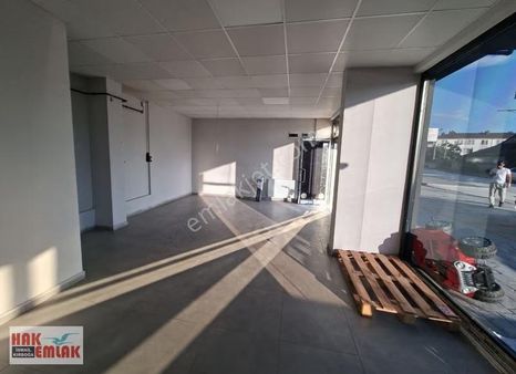 Hak Emlak'tan Cumhuriyet Mahallesinde Kiralık Dükkan