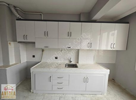 Antika Gayrimenkul'den Hastane Caddesi Üzeri Kiralık Daire