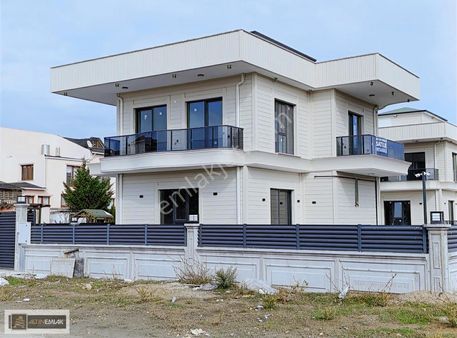 Tekirdağ Çerkezköy De Villalar Bölgesinde 4+1 Satılık Villa