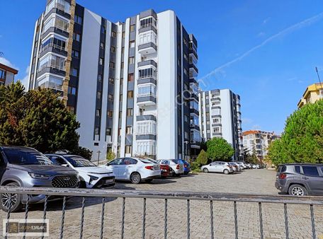 Hürriyet Mahallesinde Site İçi 3+1 Geniş Masrafsız Eşyalı Daire