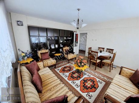 İsmail Şirinden O.gazi Cd Üzerinde Bakımlı 2+1 Köşe Daire