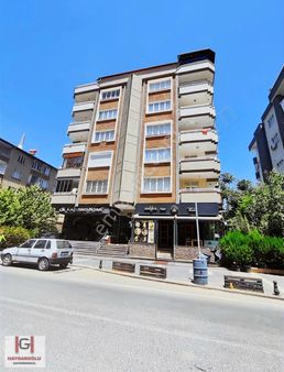 Sarıgüllük'te Cadde Üzeri 5+1 Satılık Dublex Daire