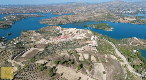 Metrekare Emlak'tan Göl Manzaralı 370 M2 Satılık Tarla