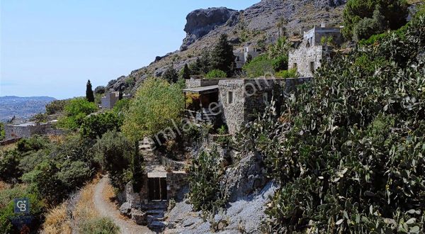 Gümüşlük, Eski Karakaya Köyü'nde Satılık Orijinal Taş Ev