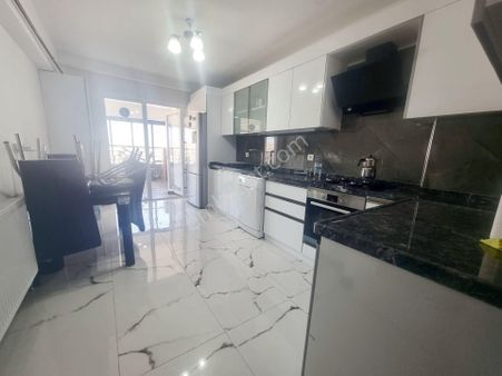 Pursaklar Mehmet Zengin Emlak'tan Otoparklı Çift Banyolu Teras Balkonlu 8.kat 4+1 Site Daire