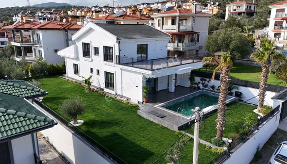 Yiğitten Altınoluk Narlıda Denize 300 Metre Ultra Lüks 4+1 Villa