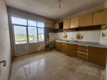 Karınca'dan 75.yıl'da Havuzlu Sitede Bağımsız Mutf. 2+1 Satılık