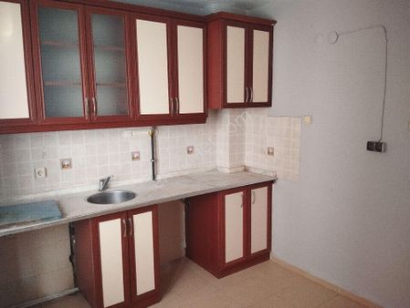 Aydın Söke Yenicami Mah. Eski Garaj Yakını 2+1 Doğalgazlı Arakat Kiralık Daire