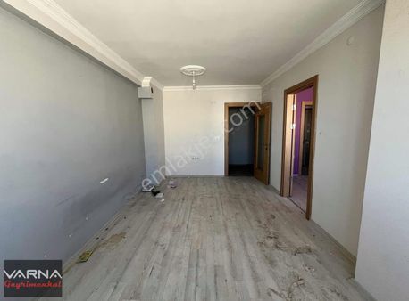 Menderes Cüneytbey Mahallesi Satılık 2+1 80 M2 Asansörlü Daire