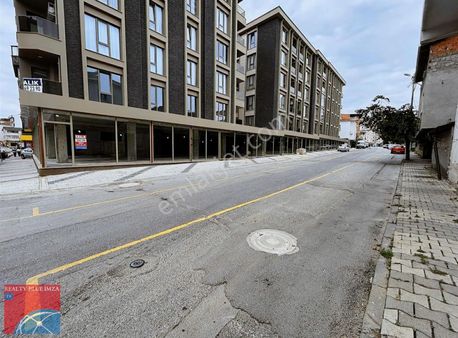 Taşdelen'de 890 M2 Tabela Değeri Yüksek Kiralık Dükkan