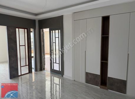 Konforlu Yaşam: Havuzlu, Giyinme Odalı. Modern Daire