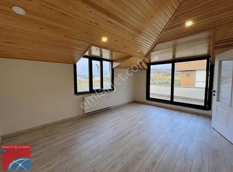 Ekşioğlu Mahallesı'nde 5+2 Lüks Üst Dubleks Satılık