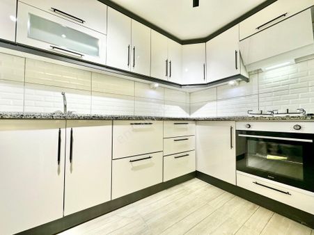 ꧁akçay Ay Emlaktan꧂ Denize Sadece 100 M Müstakil Tadında Bahçe Kullanımlı Satılık 2+1 Daire