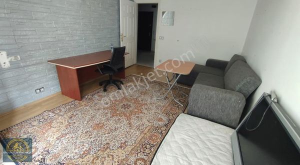 Fatih Merkezde Ara Kat Ful Eşyalı 1+1 Daire