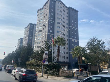 Ataşehir İçerenköy Şekerevler Sitesinde 4+1 Satılık Daire