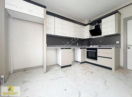 Başkent Gayrimenkul'den Merkezi Konumda Trene Yakın Geniş 3+1 Ev