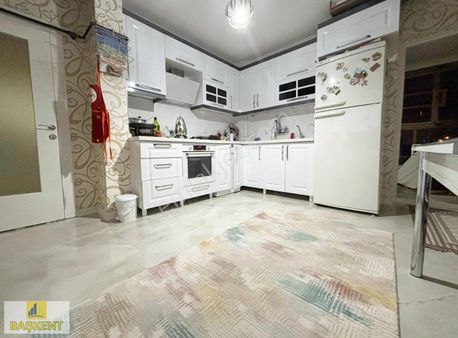 Başkent Gayrimenkul'den Çift Balkonlu Kilerli Köşe Başı 4+1 Ev