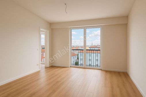 Metrobüse 150 Metre, Deniz Manzaralı 3+1 Dubleks Daire