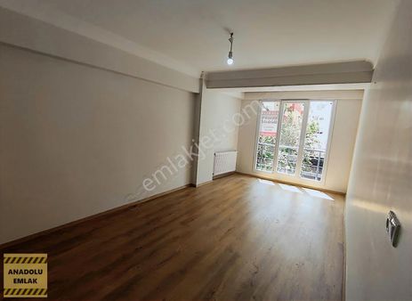 Yeni Binadan Satılık 2+1 1.kat Güney Cepheli Kiracılı