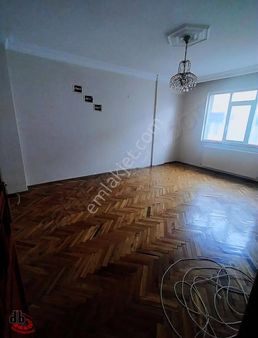 Rami Cuma Mahallesi'nde 3+1 Arakat Balkonlu