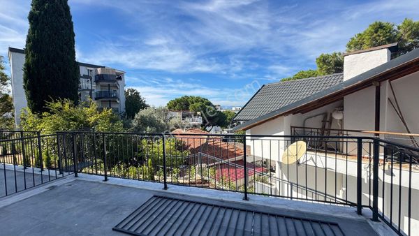 Kuşadasında Denize 30 Mt 2+1 Rezidans