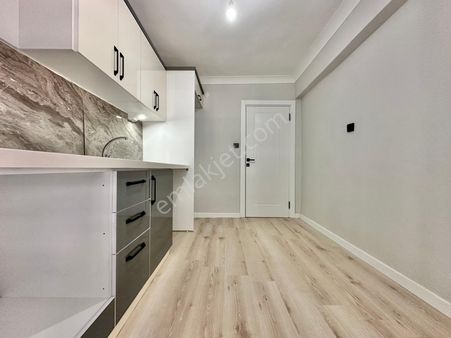 Berkay Demirel'den Altınkumda Ön Cephe Ayrı Mutfak 3+1 Daire