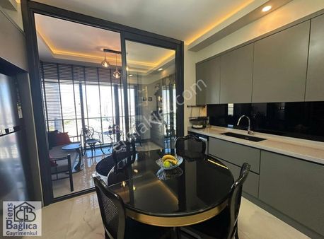 Çift Bloklu Canlı Güvenlikli Sosyal Alanlı Mobilyalı Fırsatt