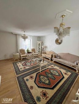 Uzaydan Akkentde Merkezi Durumda Ara Kat Daire