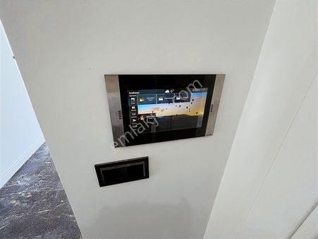 Jasse'den Kuşadasın'da Triplex Havuzlu Bahçeli