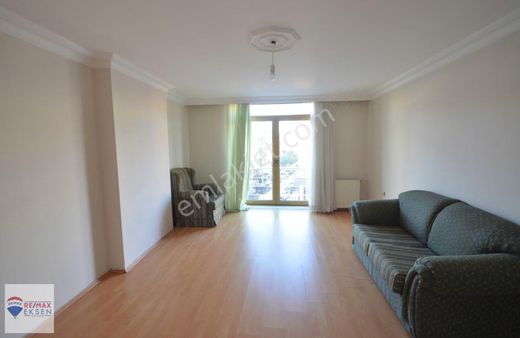 Çekmeköy Şshinbey Caddesi Cepheli Cadde Üzeri Kiralık