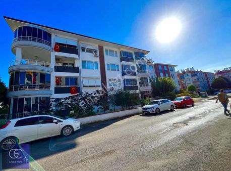Yetki Cadde'de Altınkum'da Kiralık Çift Balkon Ayrı Mutfak 2+1