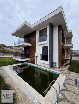 Doğanın Merkezinde Şile Çavuş Mah.de Satılık 6+1 Tribleks Villa