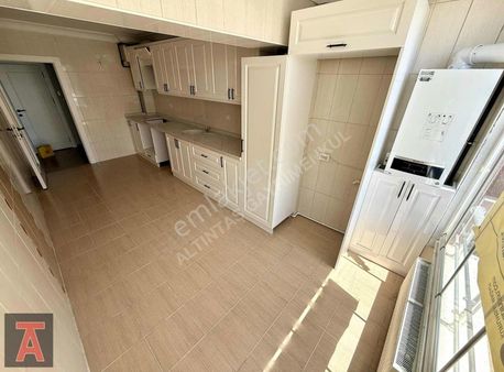 Şeker Mah Ara Kat Ön Cephe Yapılı 3+1 Kilerli Daire