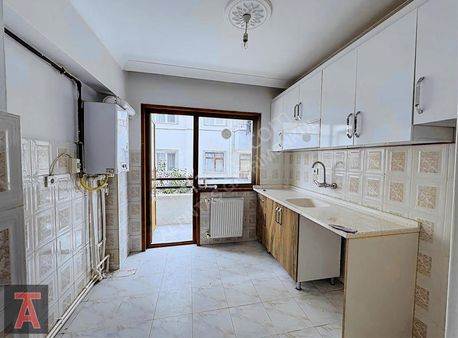 Etiler Mahallesi Tren Durağı Ve Merkeze Yakın Ara Kat 3+1