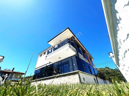 Burhaniye İskele'de Aygül'den Sıfır Deniz Manzaralı Kaçmaz Fırsat Ebeveyn Banyolu 4+1 Satılık Villa