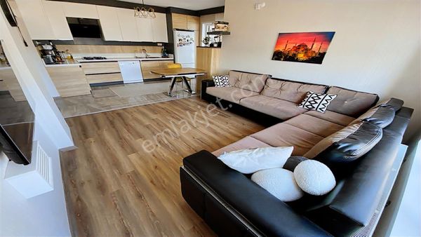 Yenikent Emlak'dan Site'de Panoramik Manzaralı Ultra Lüx Daire