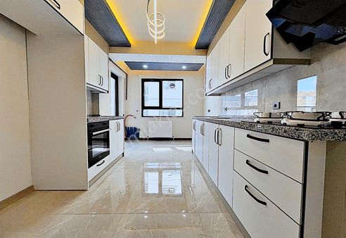 Yenikent Emlak'tan Süper Lüks Yapılı Yüksek Giriş Daire