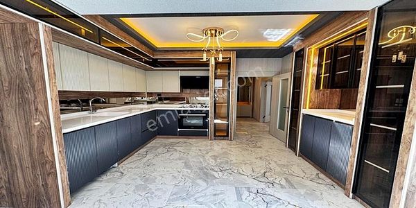 Yenikent Emlak'tan Süper Lüx Örnek Daireli 3+1 İlk Gelen Alır