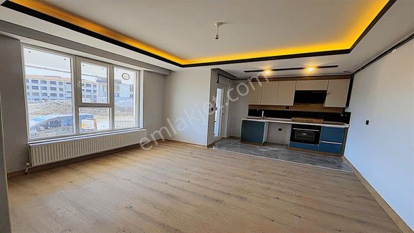 Yenikent Emlak'tan Yüksek Giriş Ultra Lüx Çift Banyolu 2+1 Daire