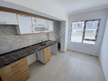 İncek Emlak'tan Ulaşıma Yakın Geniş M2 Bagımsız Mutfak 2+1
