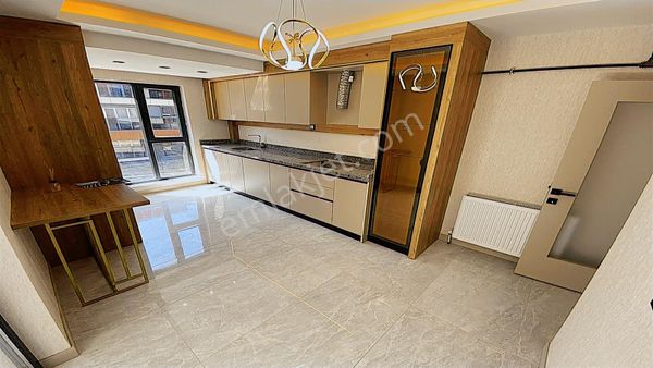 Yenikent Emlak'tan Mükemel İşçilikli Süper Lüks Daire